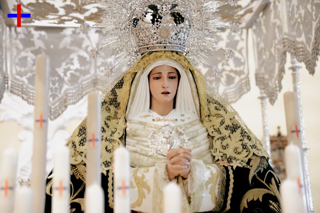 Foto de María Santísima de los Dolores, imagen de gran devoción en la Semana Santa, mostrando su expresión de dolor y serenidad.