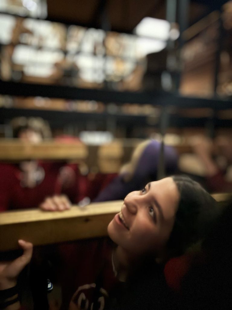 Niños de los colegios Nuestra Señora de la Trinidad y La Sagrada Familia participando en la actividad educativa organizada por la Hermandad de Nuestro Padre Jesús del Perdón y María Santísima de la Salud.