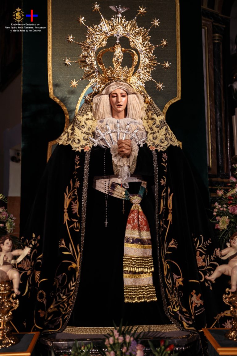 Imagen completa de María Santísima de los Dolores, venerada durante el triduo en la Iglesia de la Santísima Trinidad.